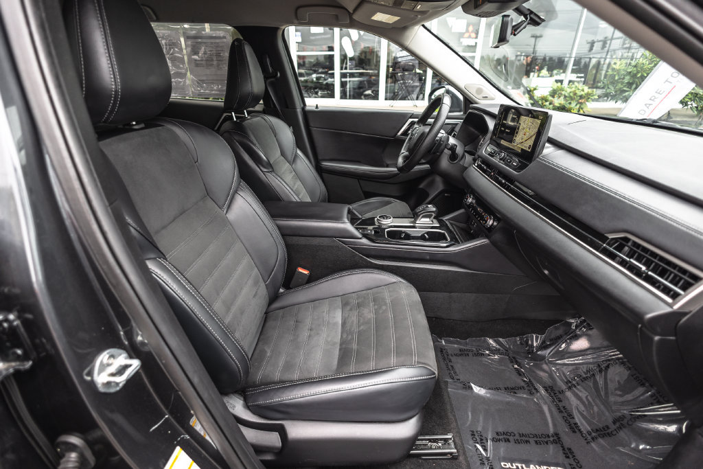 Used 2025 Mitsubishi Outlander SE FWD image 26