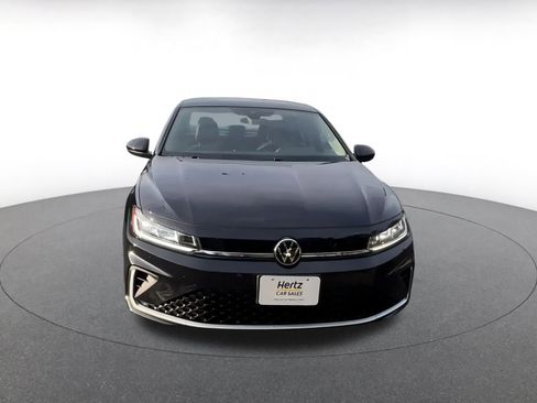 Used 2025 Volkswagen Jetta SE image 4