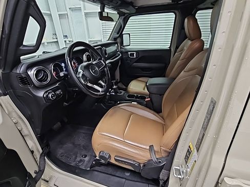 Used 2022 Jeep Gladiator Rubicon w/ Cold Weather Group image 10