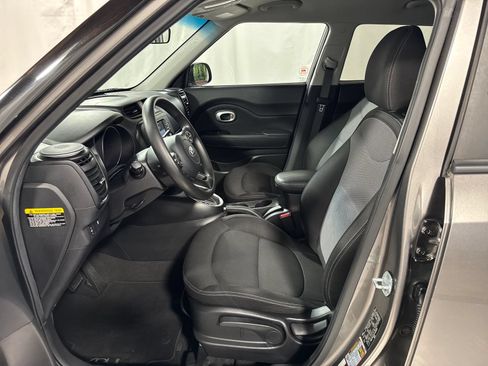 Used 2017 Kia Soul + FWD image 3
