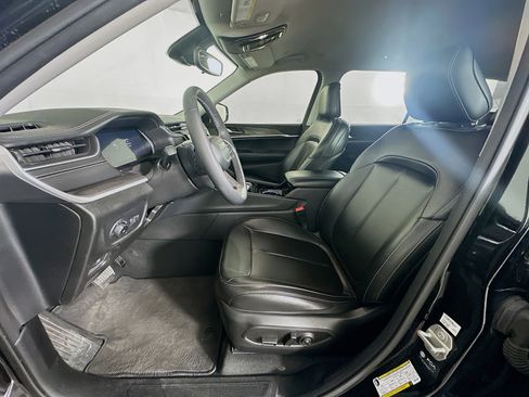Used 2023 Jeep Grand Cherokee L Limited RWD image 13