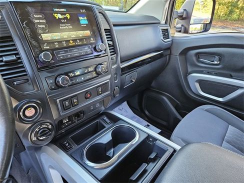 Used 2022 Nissan Titan SV w/ SV Convenience Package image 21