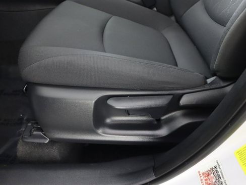 Used 2024 Toyota Corolla Cross LE image 27