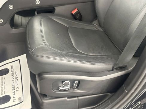 Used 2023 Land Rover Defender 130 SE image 18