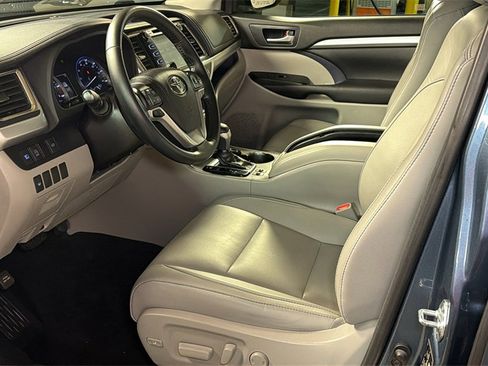 Used 2017 Toyota Highlander XLE image 21