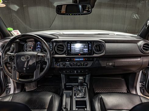 Used 2019 Toyota Tacoma TRD Off-Road AWD/4WD image 15