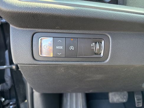 Used 2025 Chevrolet Traverse LT image 26