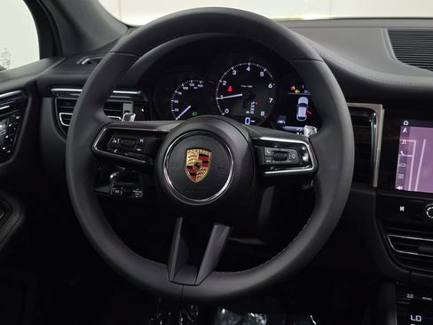 Certified 2025 Porsche Macan AWD/4WD image 14