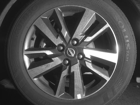 Used 2025 Nissan Versa SV FWD image 12