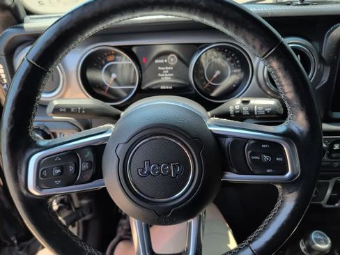 Used 2019 Jeep Wrangler Unlimited Sahara AWD/4WD image 14