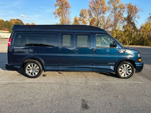 Used 2025 GMC Savana 2500 Extended w/ Driver Convenience Package image 7