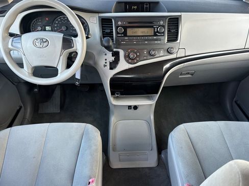 Used 2014 Toyota Sienna L image 16
