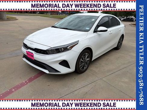 Used 2023 Kia Forte LXS w/ LXS Technology Package FWD image 3