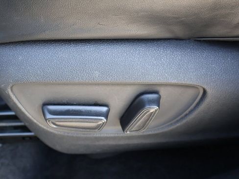 Used 2024 Toyota Highlander LE FWD image 30