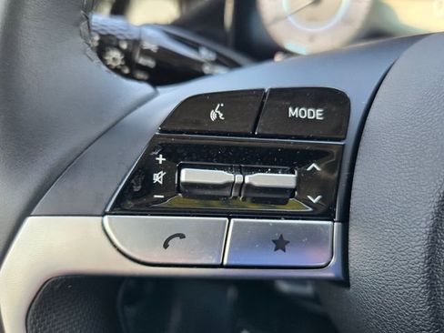 Used 2025 Hyundai Elantra Limited FWD image 14