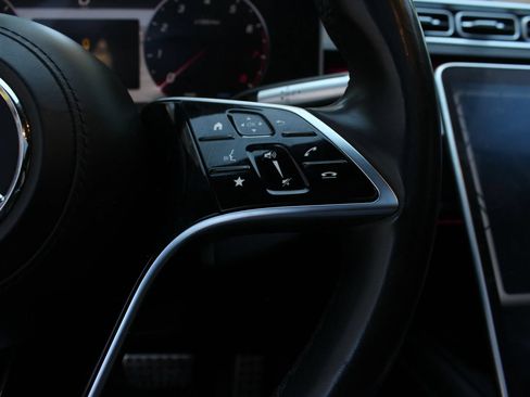 Used 2022 Mercedes-Benz S 580 4MATIC Sedan w/ AMG Line Package image 33