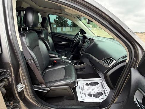 Used 2019 Dodge Journey Crossroad w/ Nav & Sun Group FWD image 34