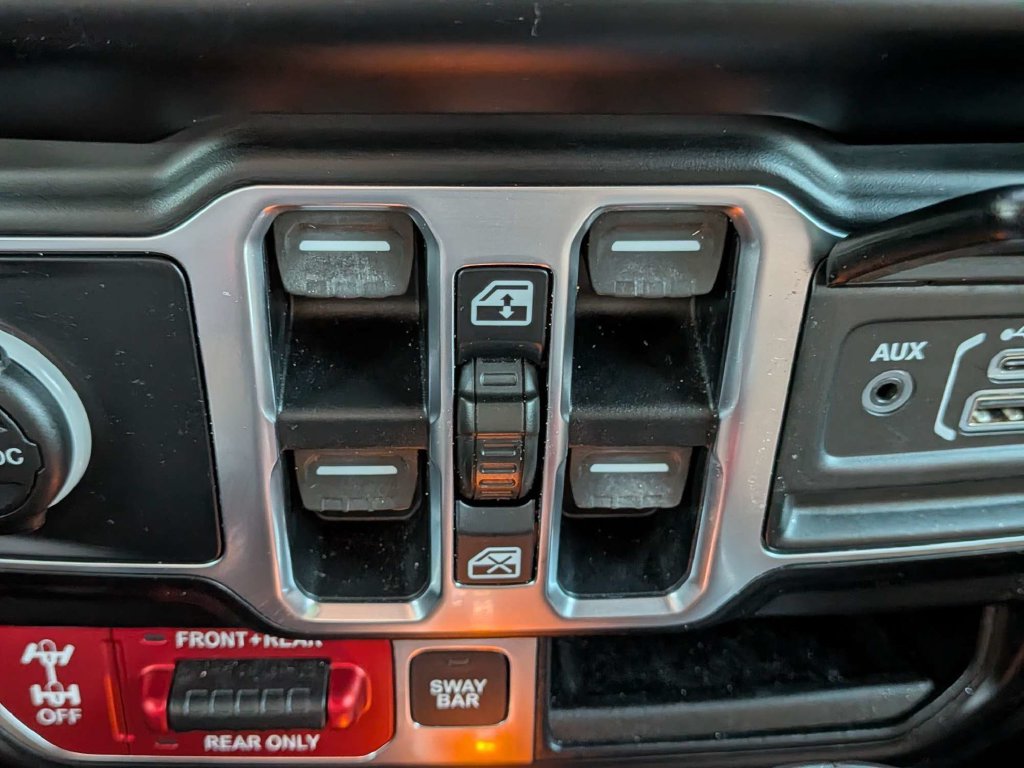 Used 2020 Jeep Wrangler Unlimited Rubicon w/ Steel Bumper Group AWD/4WD image 24