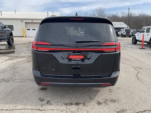 New 2026 Chrysler Pacifica Select w/ S Appearance Package image 6