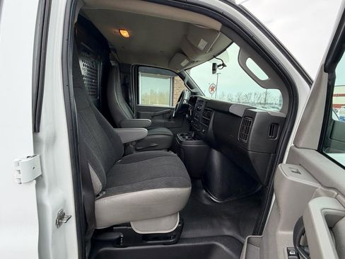 Used 2020 GMC Savana 2500 w/ Driver Convenience Package image 27