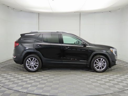 Used 2023 GMC Terrain SLT image 4