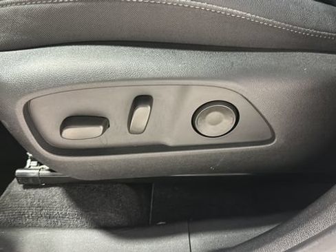 Used 2025 Chevrolet Equinox LT w/ Convenience Package II AWD/4WD image 11