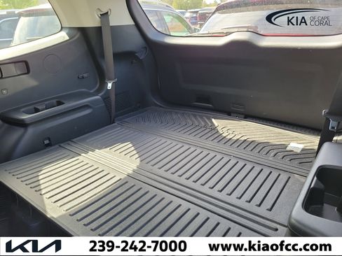 Used 2024 Kia Telluride LX image 8