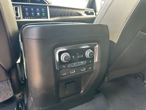 Used 2021 GMC Yukon Denali w/ Denali Ultimate Package AWD/4WD image 22