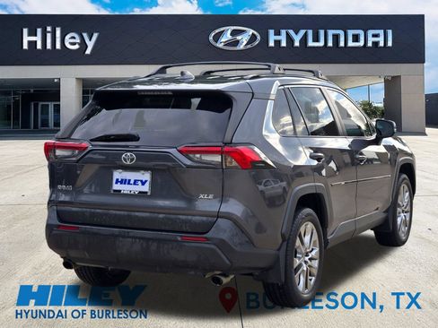 Used 2021 Toyota RAV4 XLE Premium FWD image 4