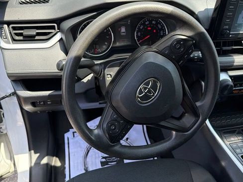 Used 2021 Toyota RAV4 LE AWD/4WD image 5