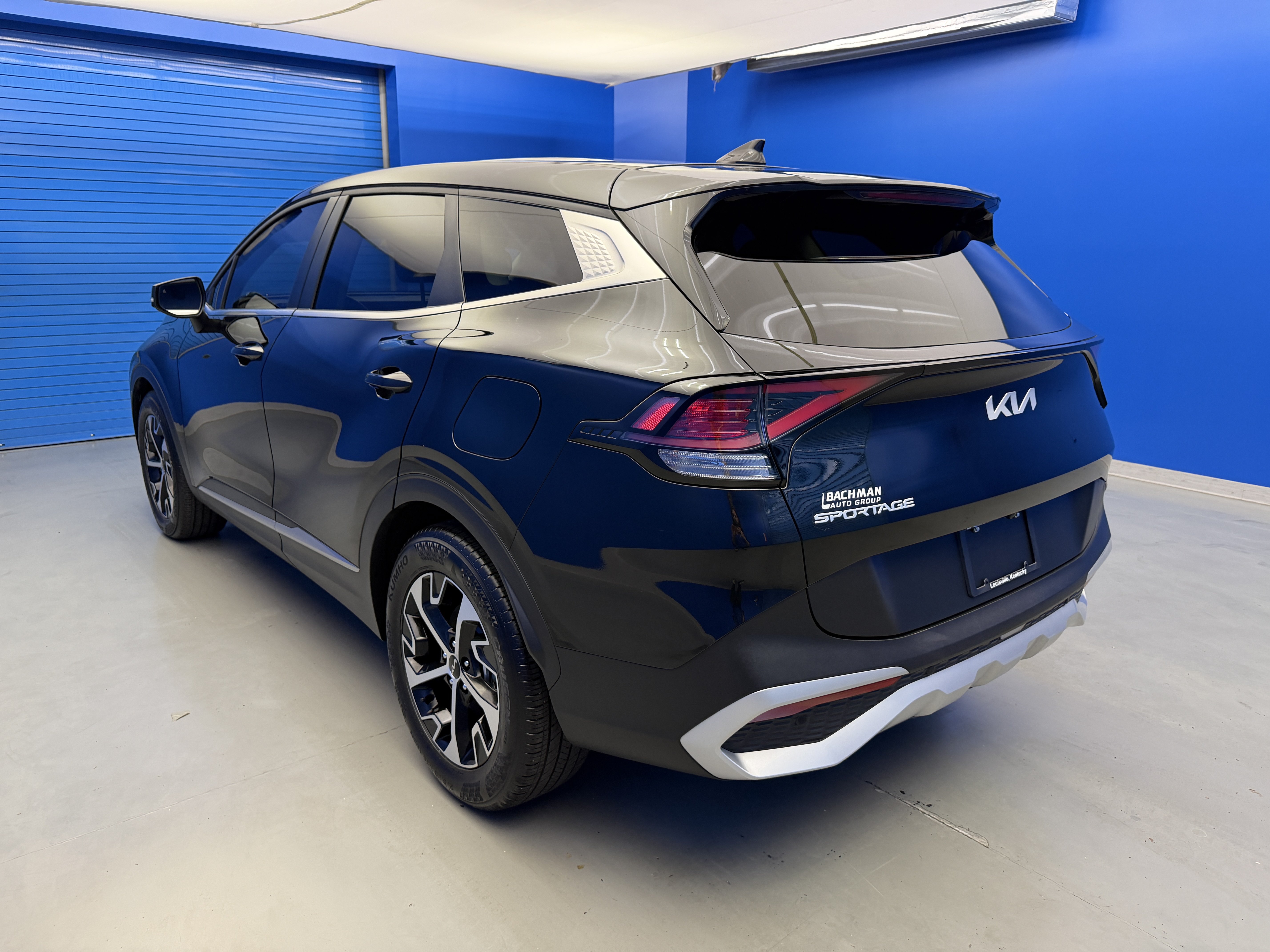 Used 2025 Kia Sportage EX FWD image 5