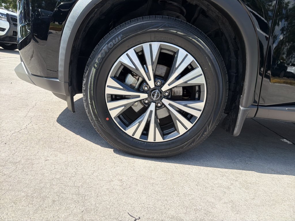 Certified 2023 Nissan Rogue SV FWD image 12