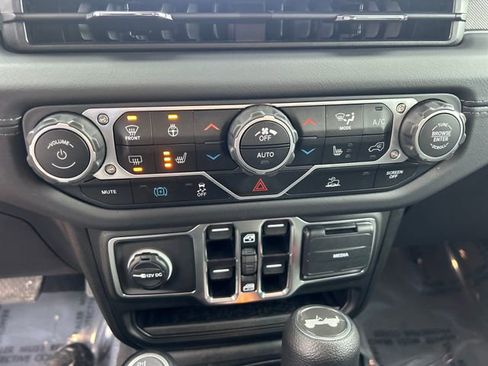 Used 2025 Jeep Wrangler Sahara 4xe image 25