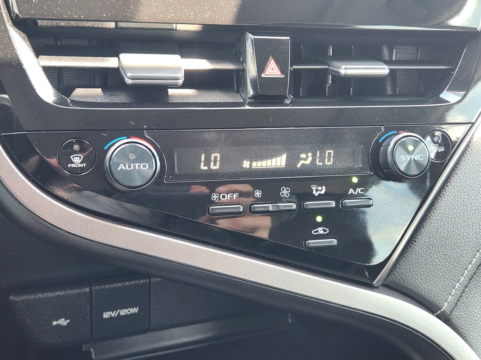 Used 2023 Toyota Camry SE w/ Cold Weather Package FWD image 21