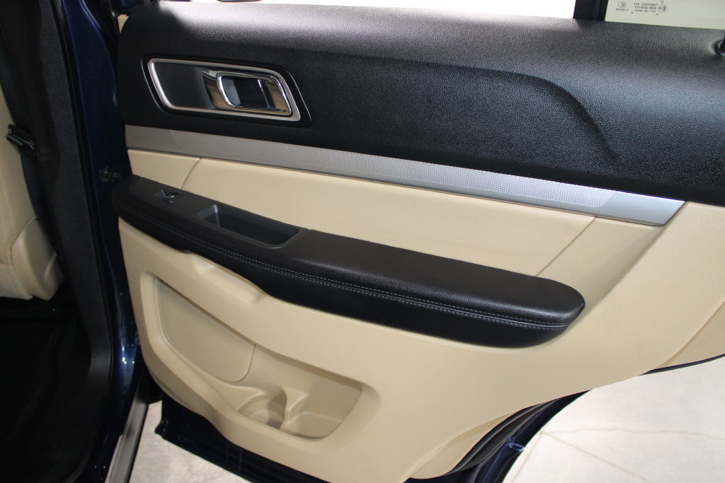 Used 2017 Ford Explorer XLT w/ Equipment Group 202A FWD image 28