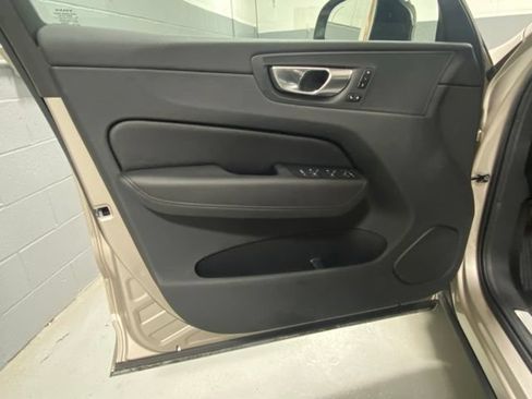 Used 2025 Volvo XC60 B5 Plus AWD/4WD image 7