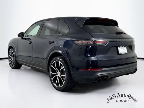 Used 2023 Porsche Cayenne Platinum Edition AWD/4WD image 5