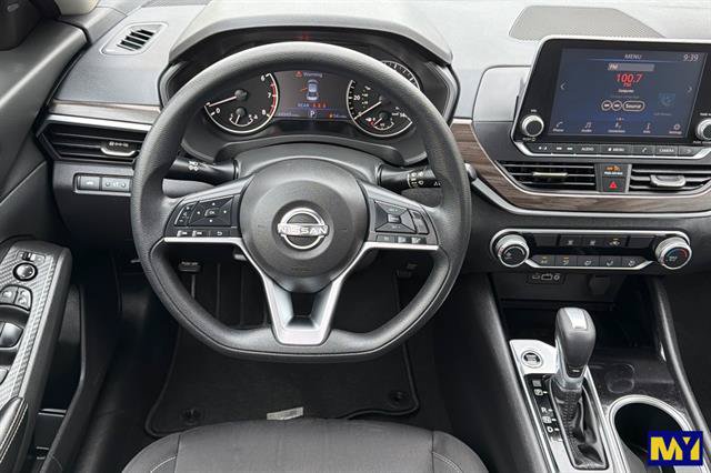 Used 2024 Nissan Altima 2.5 SV FWD image 16