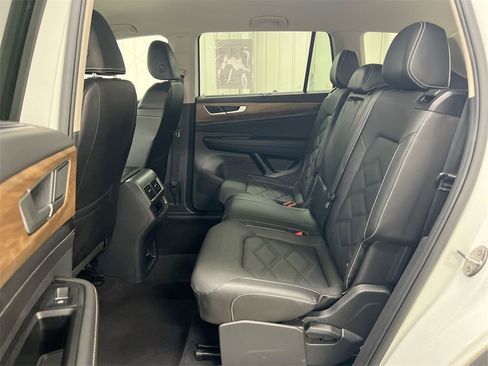 Used 2024 Volkswagen Atlas SE image 22