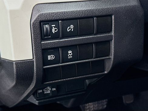 Used 2024 Toyota Tacoma TRD Off-Road AWD/4WD image 17