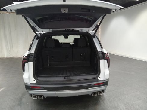 New 2026 Chevrolet Traverse LT w/ Driver Confidence Package image 3