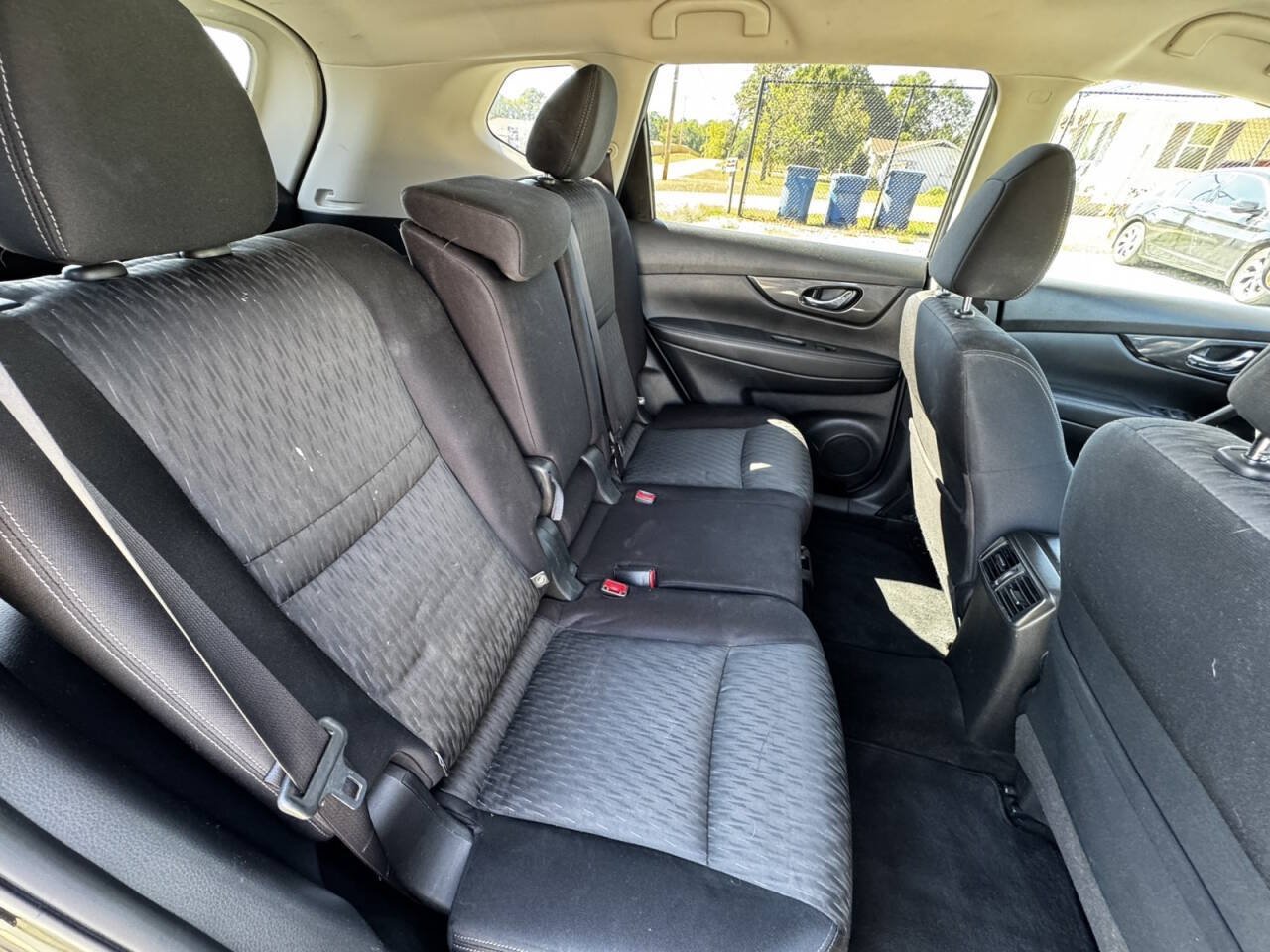 Used 2017 Nissan Rogue SV FWD image 16