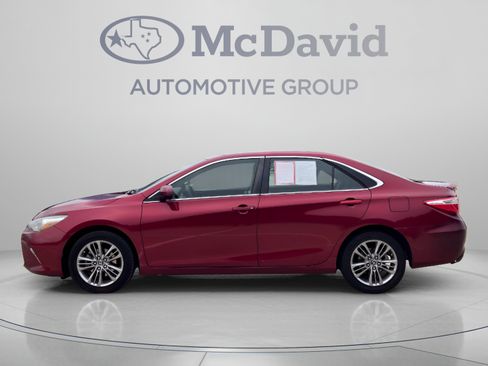 Used 2015 Toyota Camry SE FWD image 2
