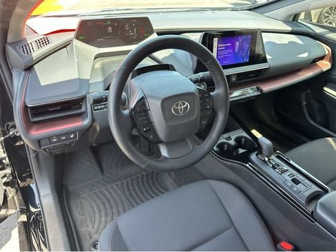 Used 2023 Toyota Prius Prime FWD image 8