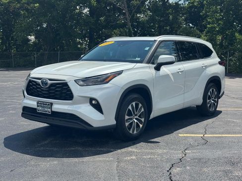 Used 2022 Toyota Highlander XLE FWD image 9