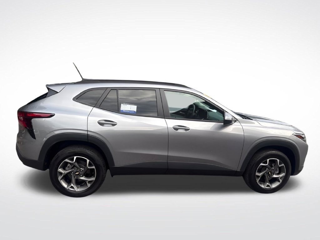 Used 2024 Chevrolet Trax LT FWD image 8