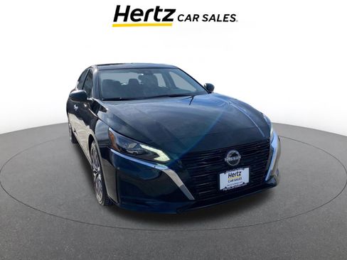 Used 2025 Nissan Altima 2.5 SV image 1