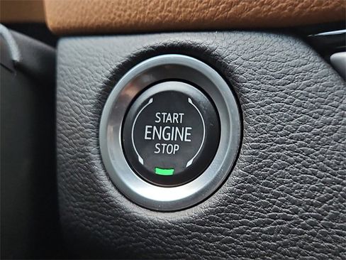 Used 2025 Cadillac XT4 Sport image 28