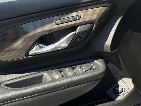 Used 2024 GMC Terrain Denali w/ Denali Premium Package image 18