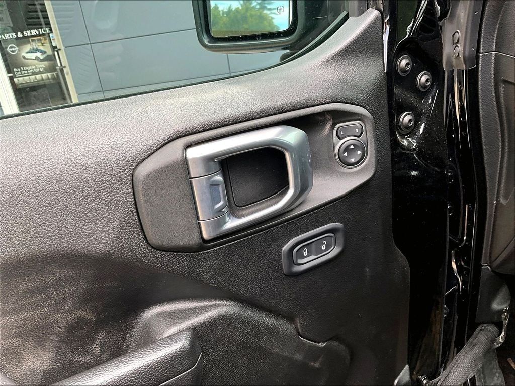 Used 2022 Jeep Gladiator Mojave w/ Dual Top Group AWD/4WD image 11